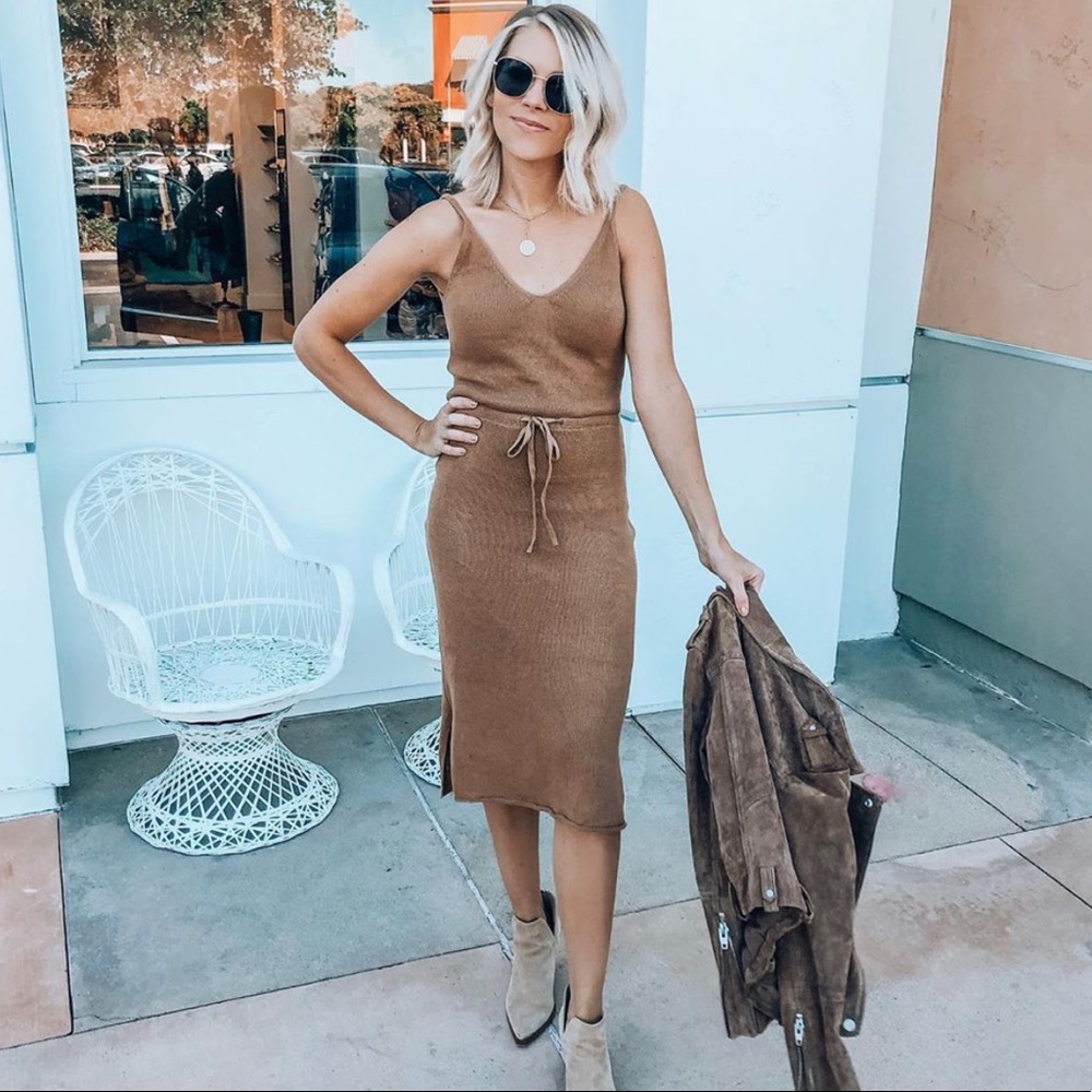 Knit tie waist dress